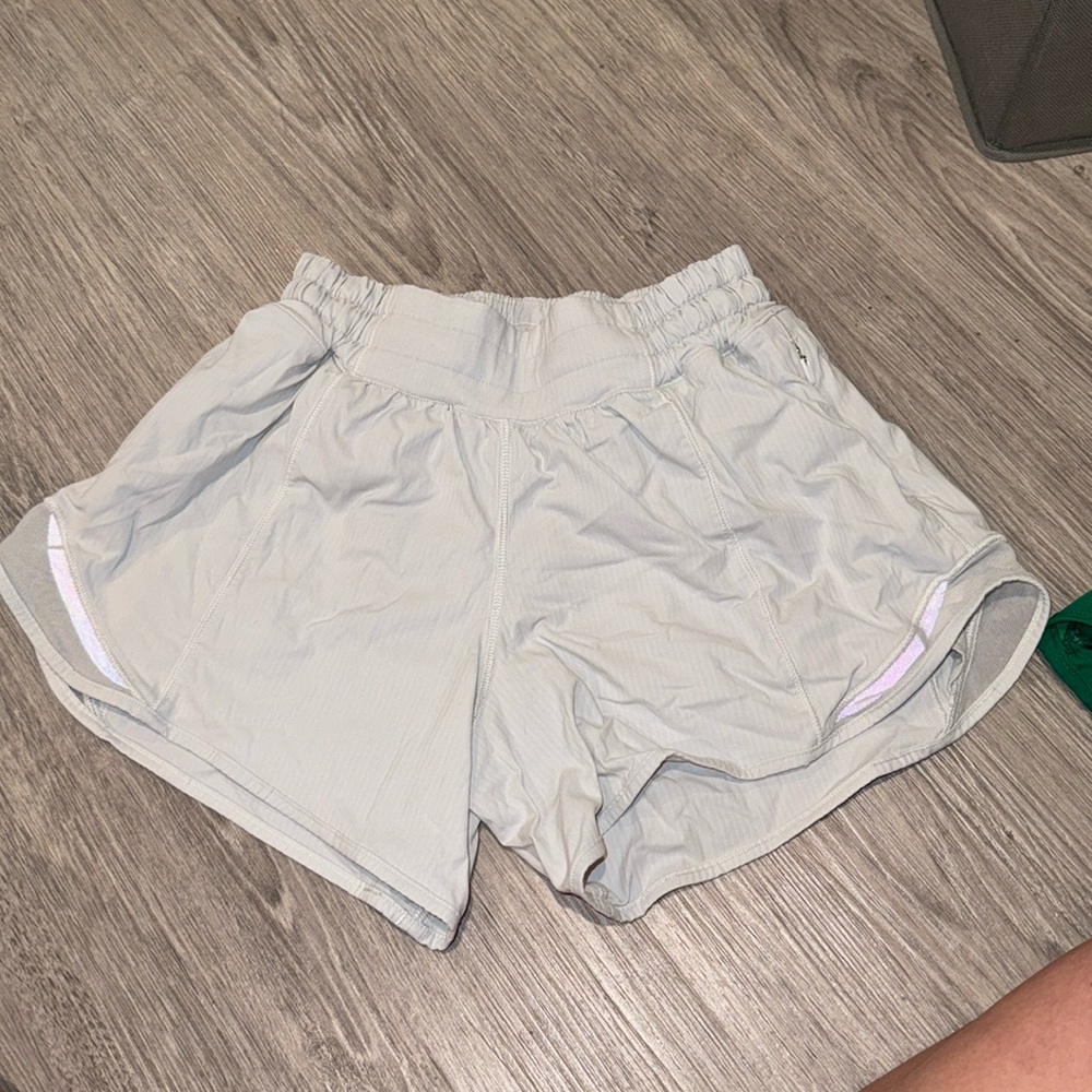 lululemon hotty hot 4in